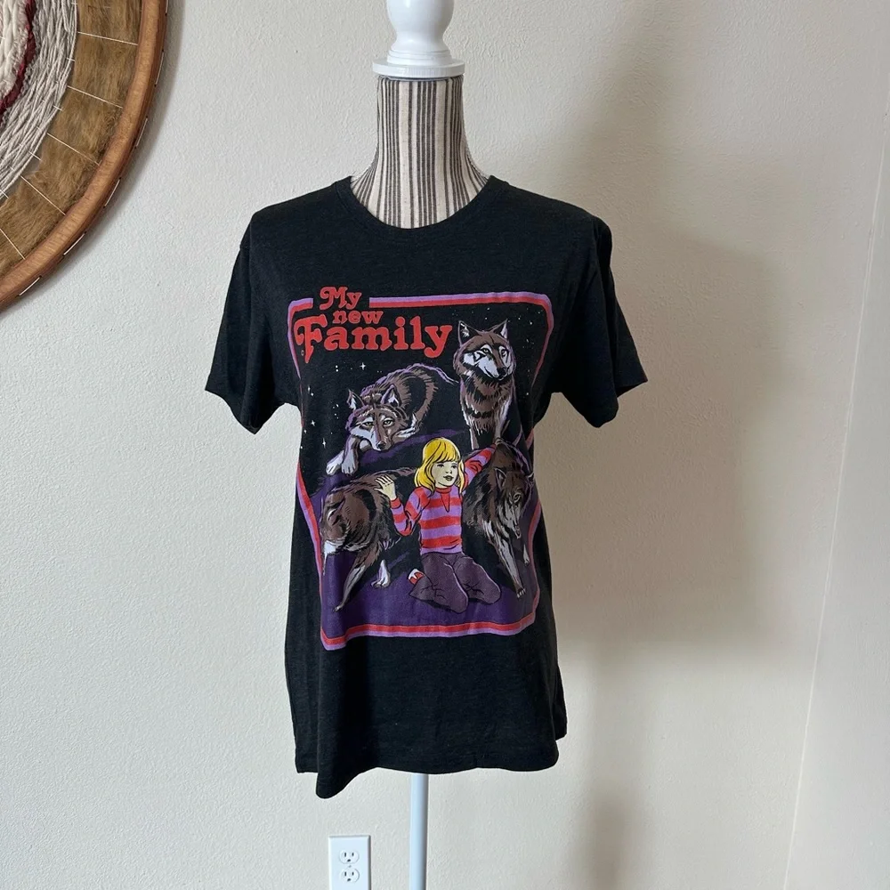 My New Family Wolf Woman's Tee Outdoor Size M